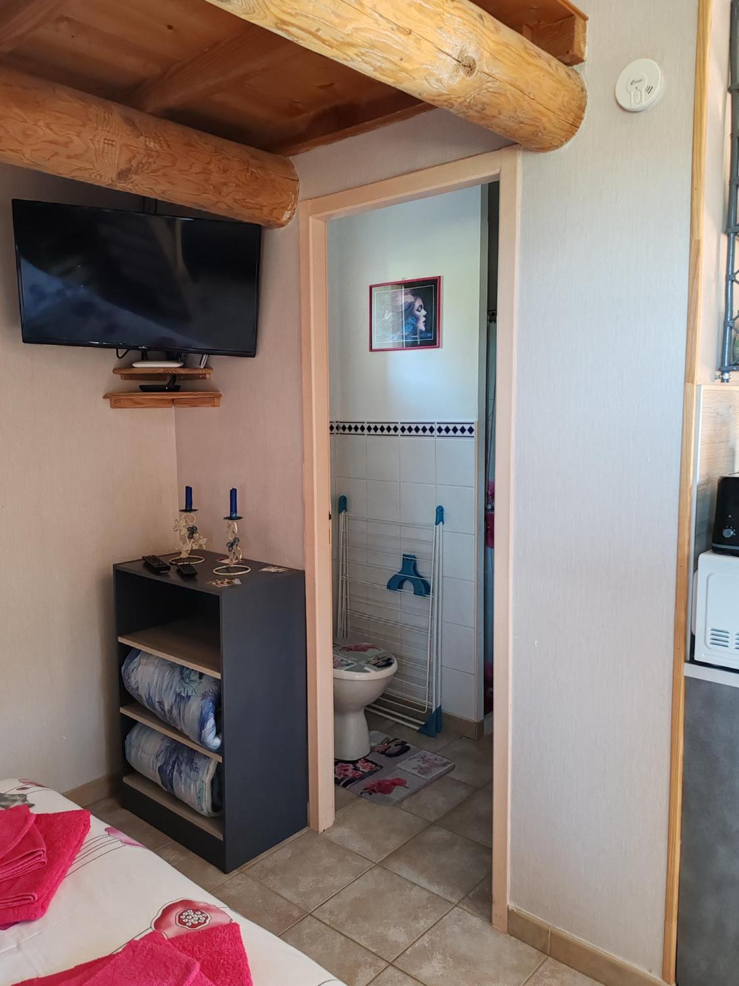 Studio Meuble Independant Chez L'Habitant Uchaux Exterior foto